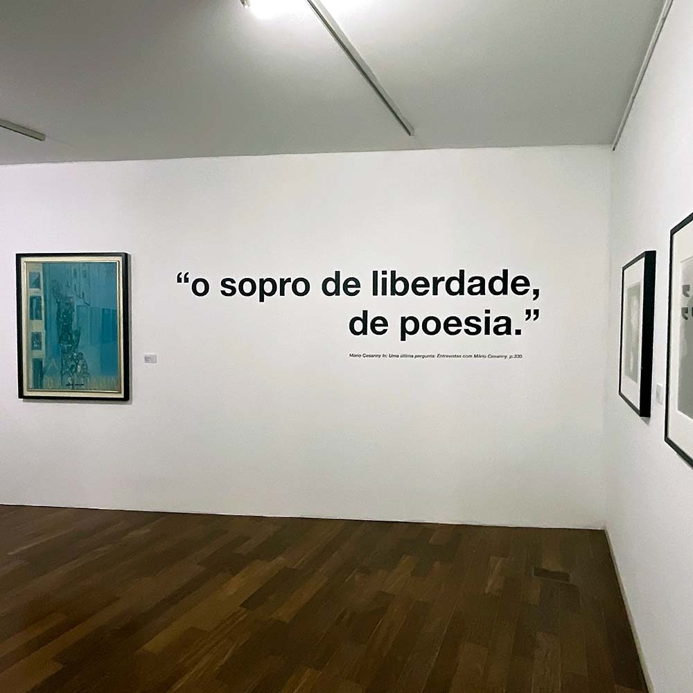 conceito gráfico e design de exposição liberdade amor e poesia